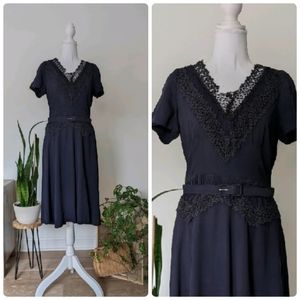 Vintage 1940s navy flowy dress with lower waist and belt